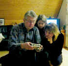 001231Opa_schiesst.jpg (47722 bytes)